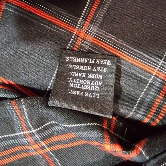 DIXXON FLANNEL COMPANY BLACK RED GRAY PLAID TARTAN 100% POLYESTER WOMENS SIZE M - Picture 6 of 7